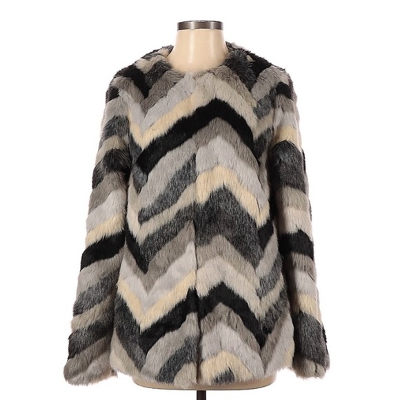 Charlie’s Grey Cream White Tonal Chevron Faux Rabbit Fur Winter Coat - Picture 2 of 10
